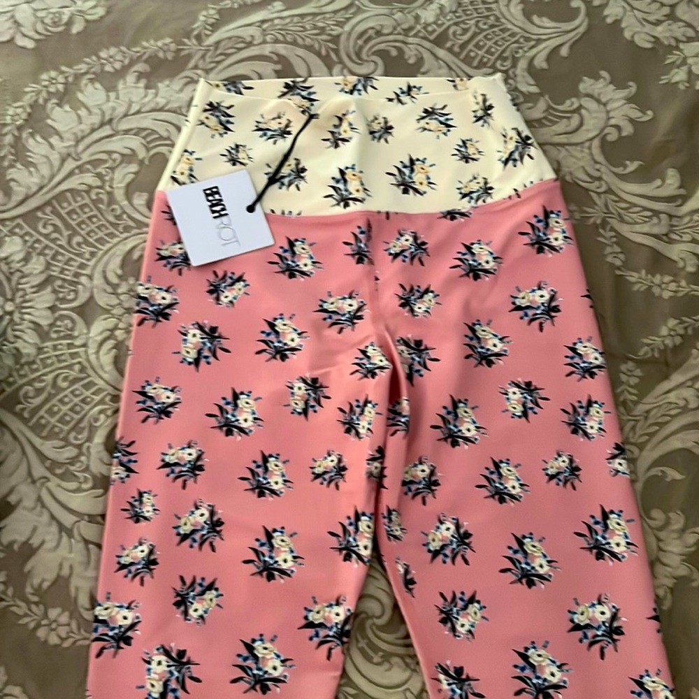 Beach riot legging. Retail $105. Never worn new with tags love shack fancy like